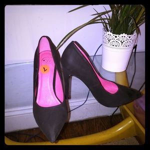 black pumps